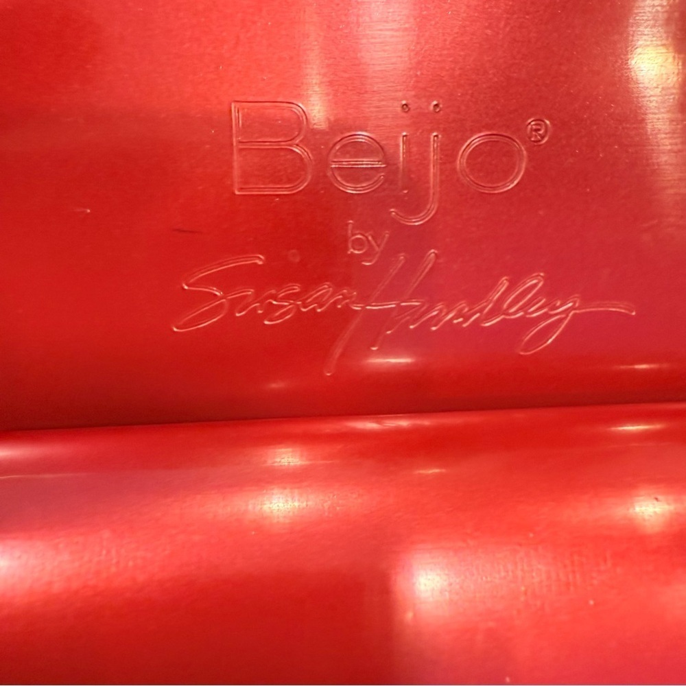 Beijo Women’s Red Patent Leather Shoulder Bag Kiss Lock Close Front Pocket NEW - Picture 9 of 16